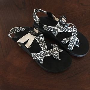 Chacos toe strap chevron